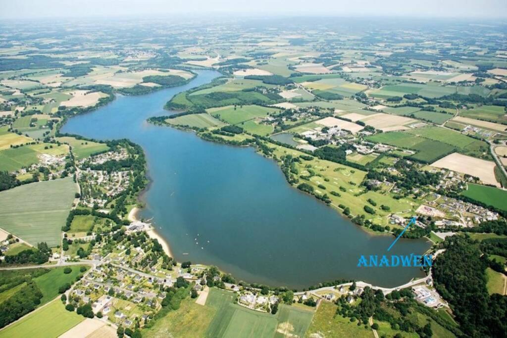 Cottage Anadwen Au Pied Du Lac Au Duc Et Son Golf Ploërmel المظهر الخارجي الصورة